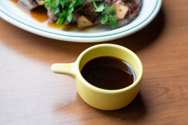 プレミアムステーキソース｜玉ねぎ・りんご・はちみつをふんだんに使った濃厚ソース