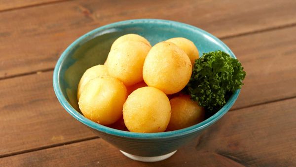 じゃがいもチーズ揚げ｜揚げたてのジャガイモに濃厚チーズを入れました