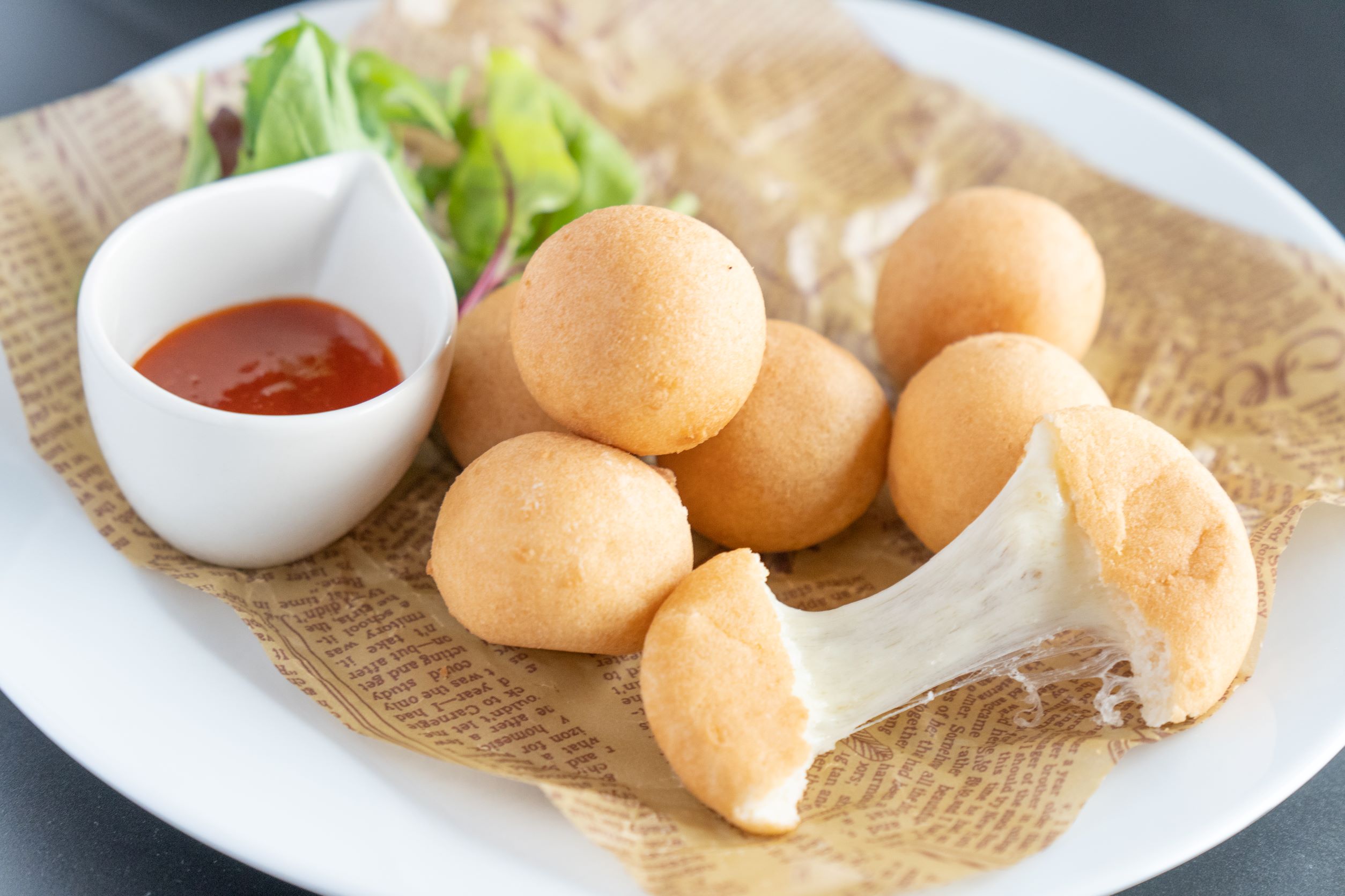 【油調前】チーズボール｜韓国で話題！外カリ・中とろチーズの新定番スナック