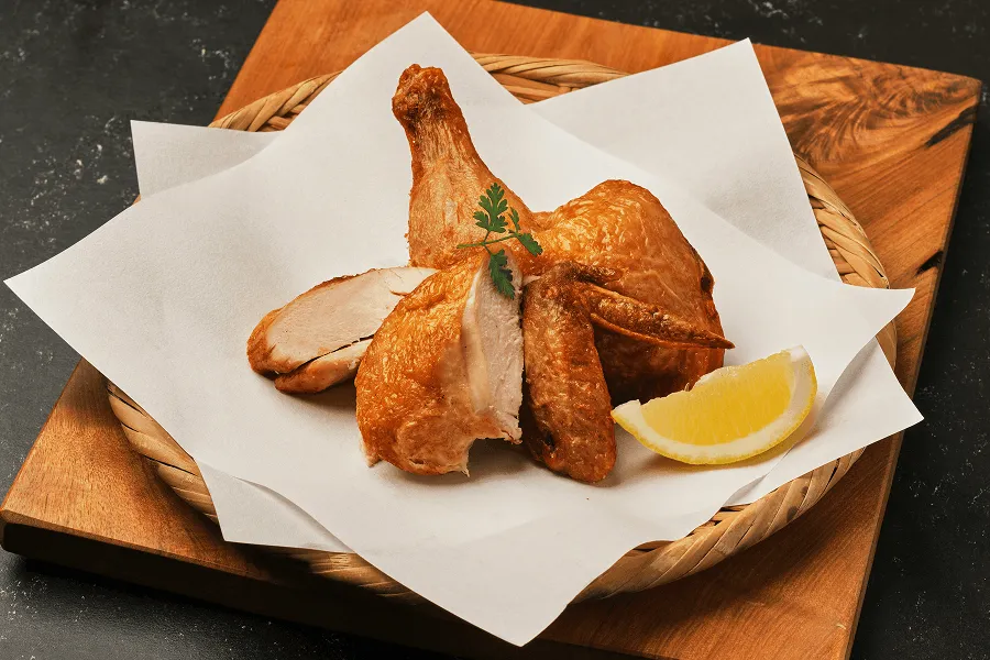 スチーム調理の骨付き丸鶏｜ハーフサイズ